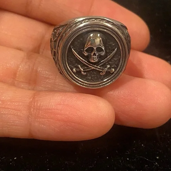Men’s Stainless Steel Skull and Crossbones Ring